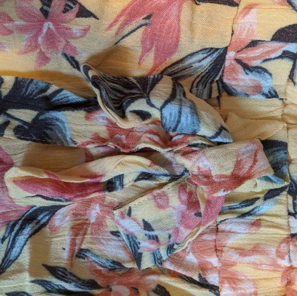 NWT Lightweight Floral Short - Picture 3 of 5